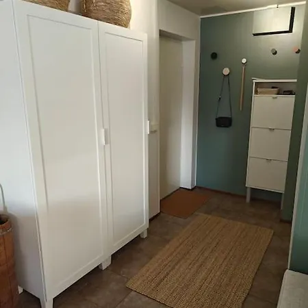 Kaksio Oysn Laehellae, Laempoepaikka Autolle Apartment *
